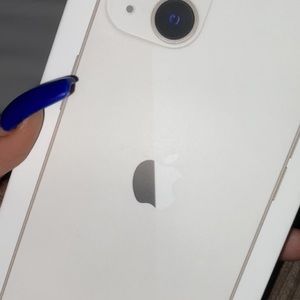 BRAND NEW IPHONE 13 in the box Starlight